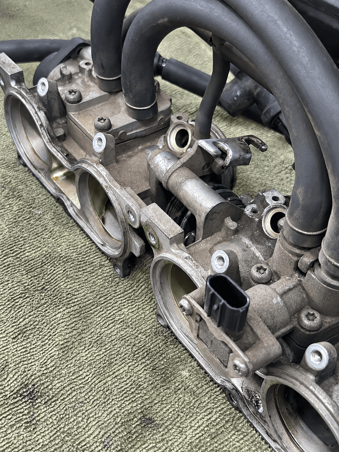 Detalle técnico del motor de una motocicleta en JYA JPM